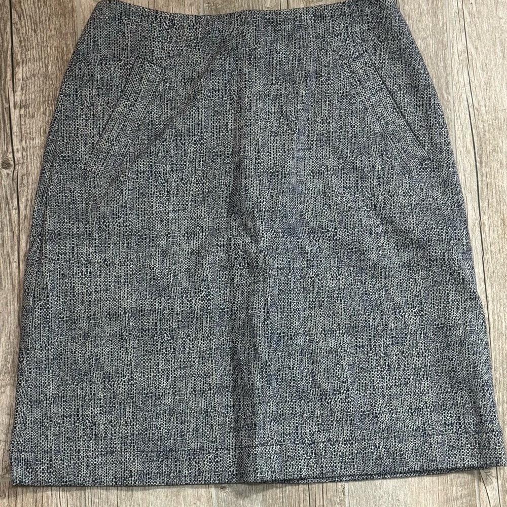 Lands End Size 8 Navy and Off White skirt